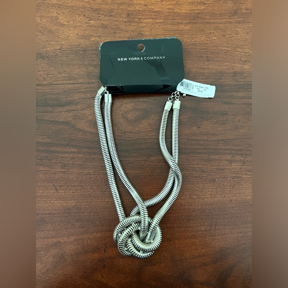 NWT-New York & Company Chunky Knot Necklace